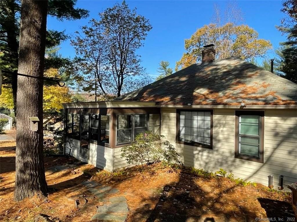 2 Buena Vista Dr, Unionville, CT 06085
