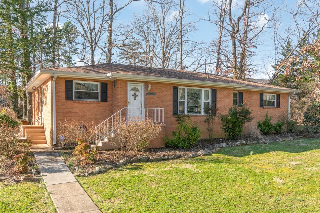 1023 Signal Rd, Signal Mountain, TN 3 Bed, 2 Bath SingleFamily Home 28 Photos Trulia