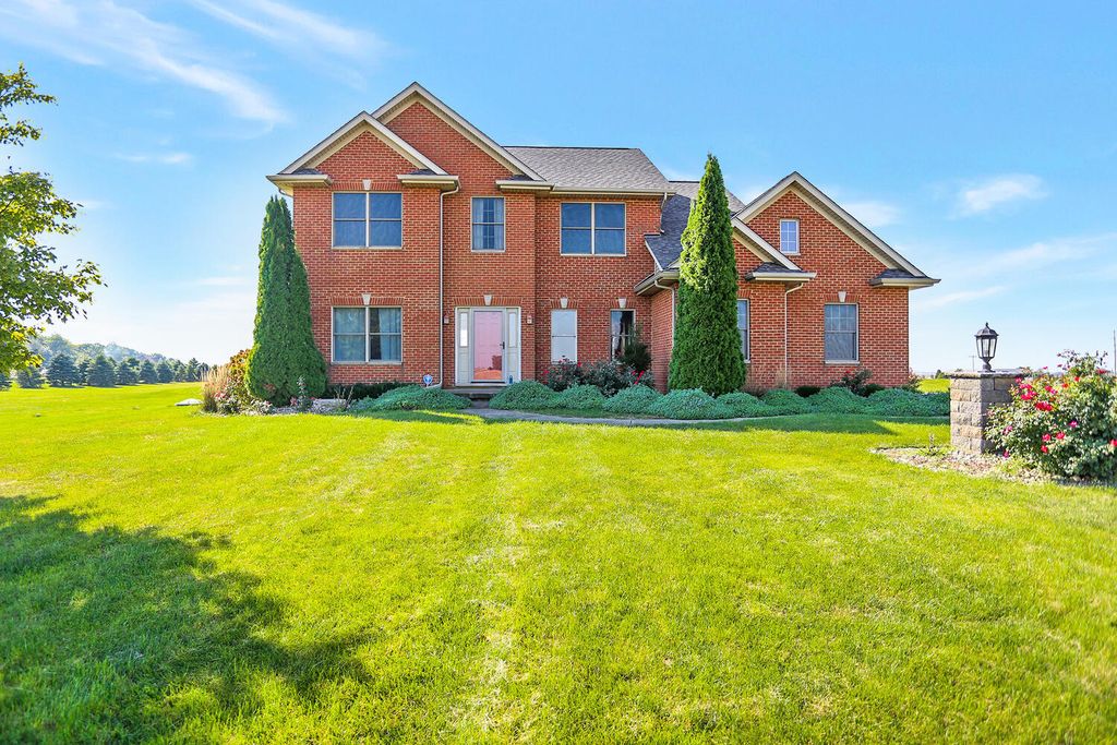 3 County Road 2300 N, Mahomet, IL 61853