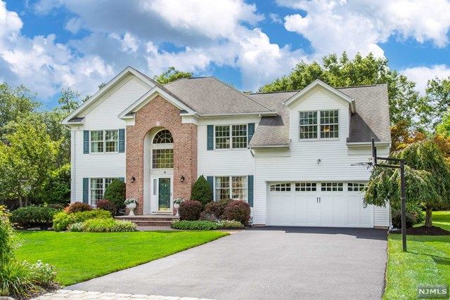 6 Haring Ln, Mahwah, NJ 07430