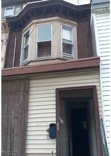 325 1/2 W Hanover St, Trenton, NJ 08618
