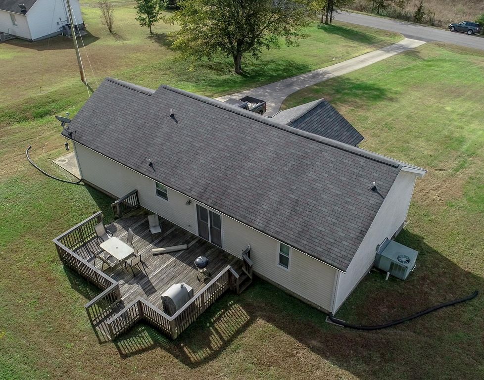 1920 Old Clarksville Pike, Chapmansboro, TN 3 Bed, 2 Bath Single