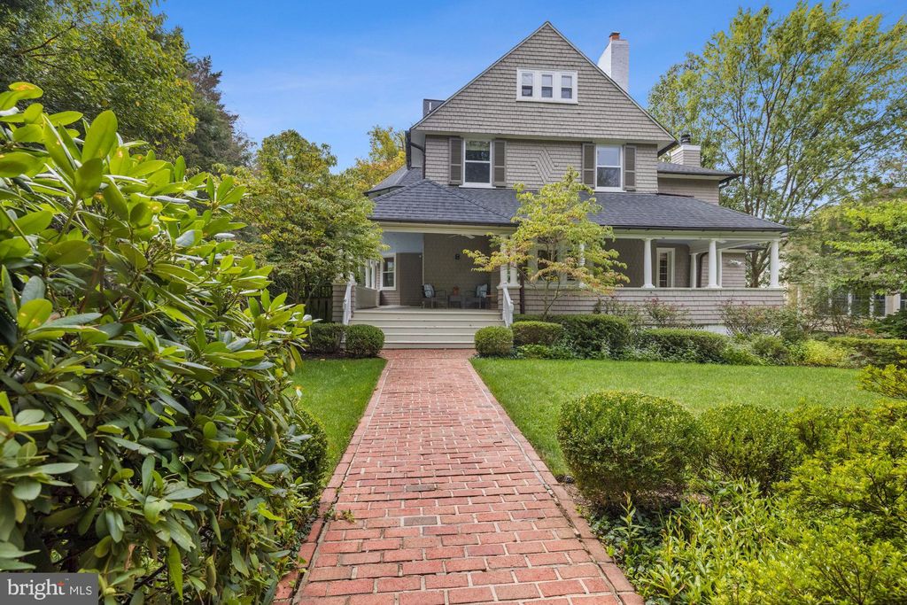 8 Grafton St, Chevy Chase, MD 20815