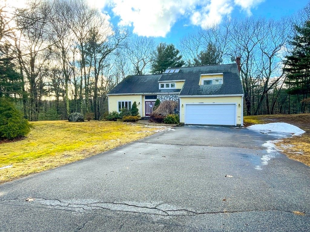 10 Stanley Rd, Middleton, MA 01949