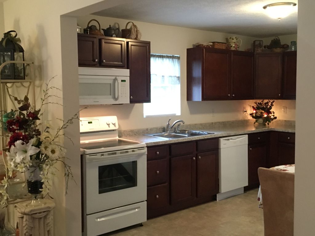 907 S Crown St, Greencastle, IN - 2 Bed, 1 Bath Single-Family Home - 6