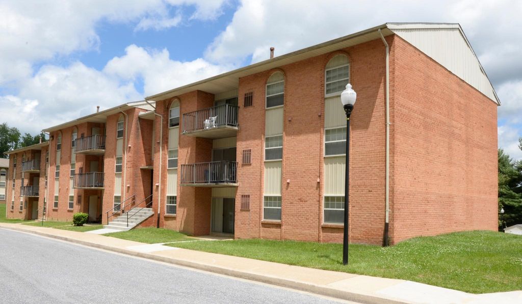 1 Millpaint Ln, Owings Mills, MD 21117