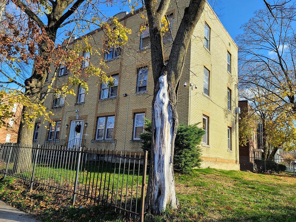 268-270 Hillside Ave, Hartford, CT 06106