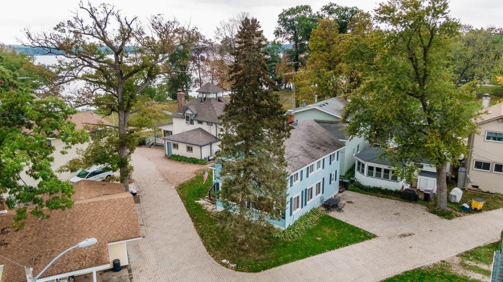 1407 State St, Delavan, WI 53115