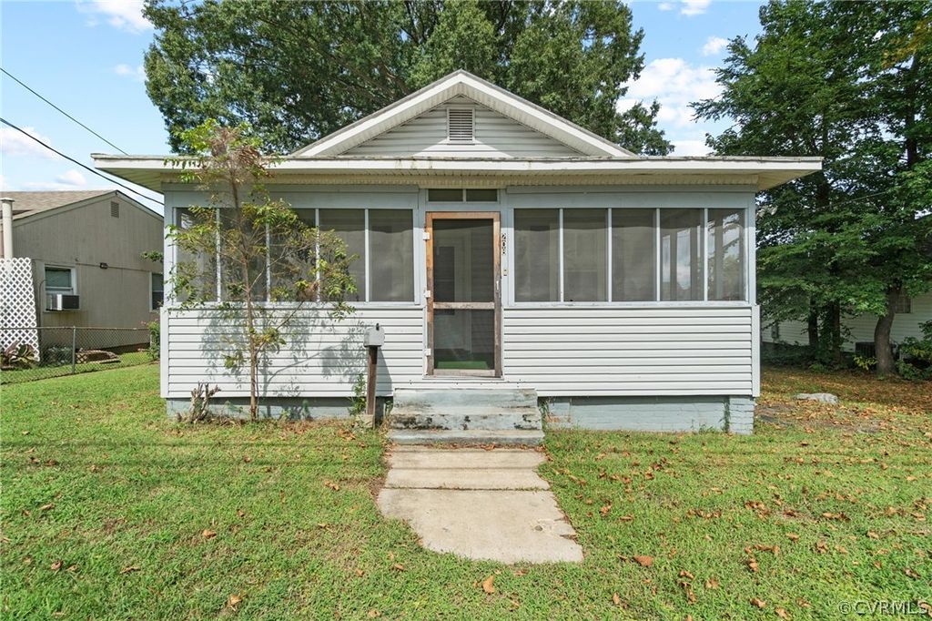 208 Piedmont Ave, Colonial Heights, VA 23834