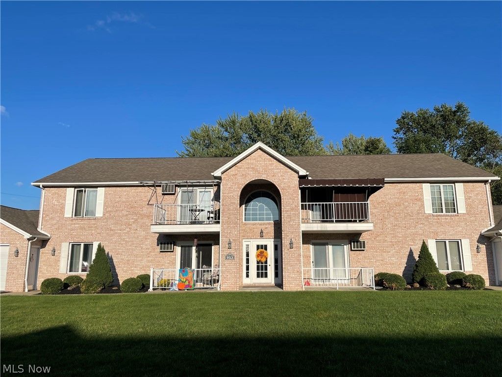 953 Auburn Hills Dr 4, Youngstown, OH 44512 Condo for Sale MLS 5042880