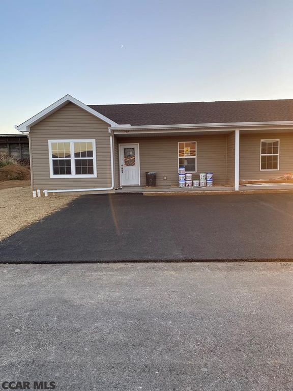 112 Pacific Ave, Milroy, PA 17063