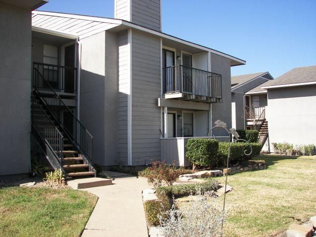 1901 Holleman Dr W #306, College Station, TX 77840
