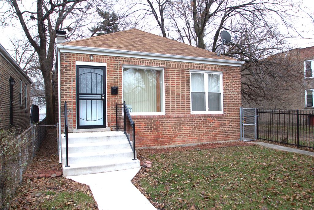 6637 S  Hartwell Ave, Chicago, IL 60637