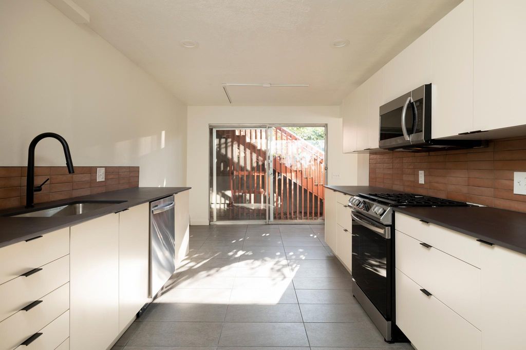 686 N East Capitol St, Salt Lake City, UT 84103