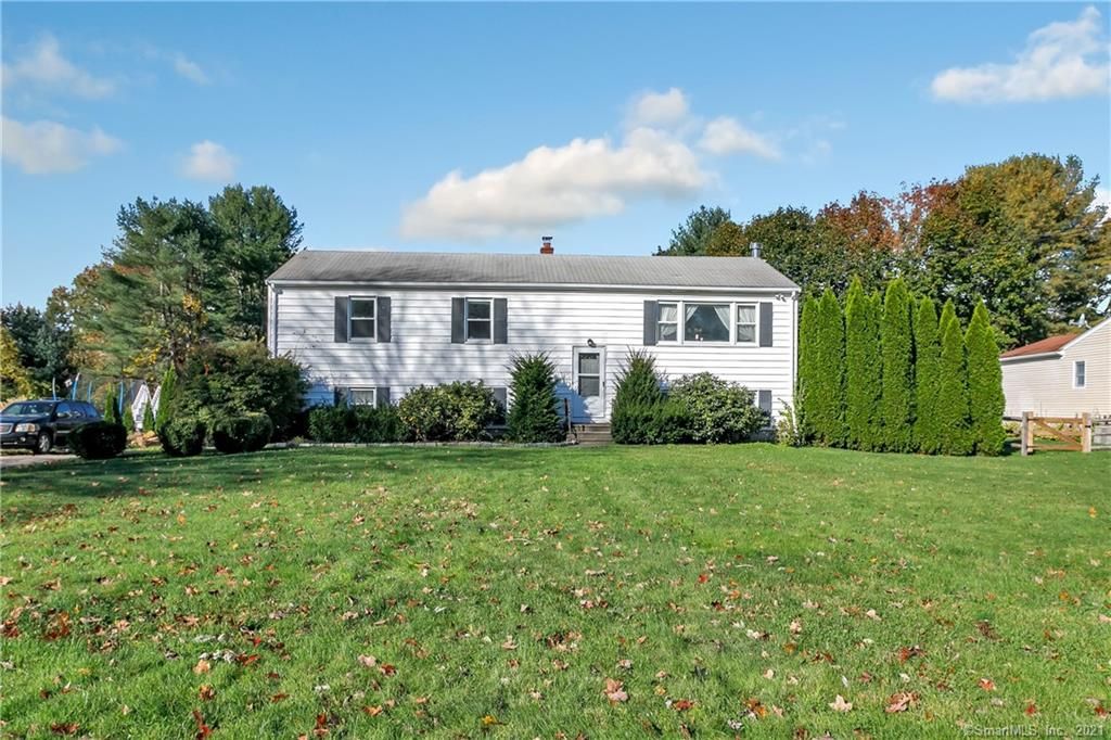 7 Seneca Dr, Trumbull, CT 06611