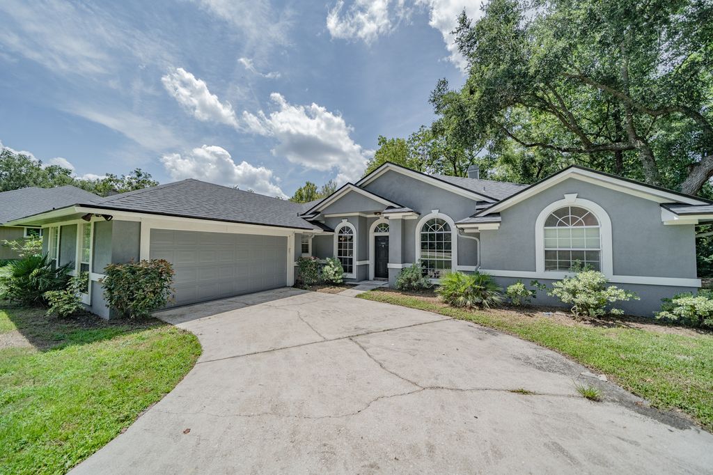 530 Remington Forest Dr, Saint Johns, FL 32259