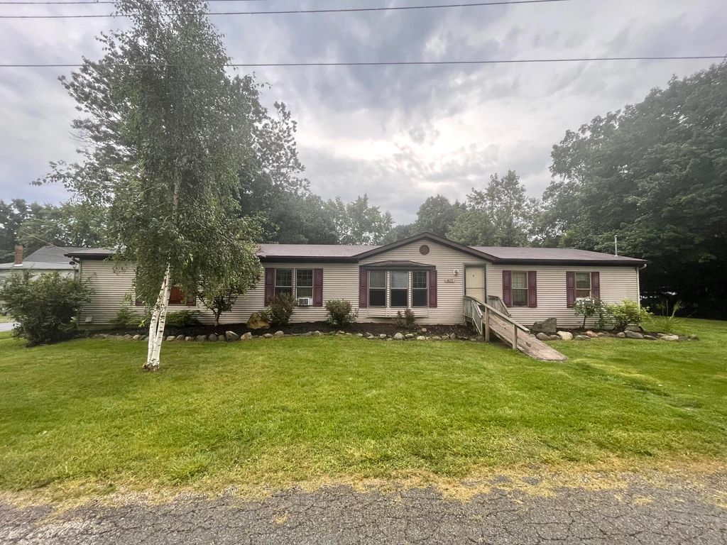 417 State St, Albion, MI 49224