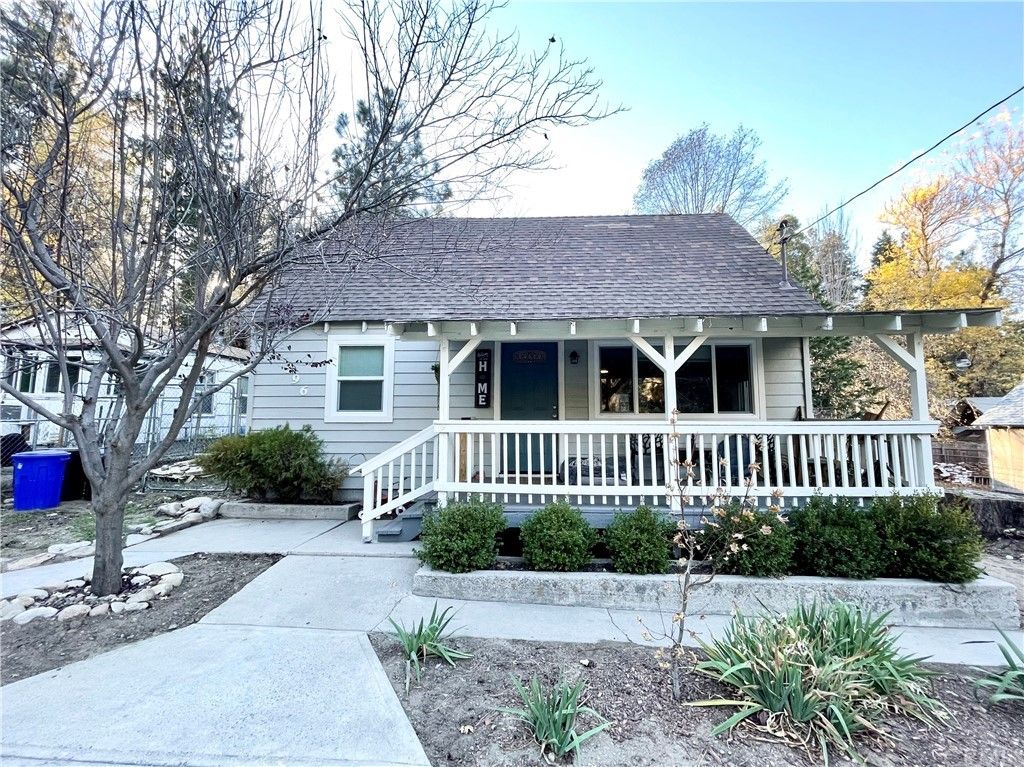 396 Log Ln, Crestline, CA 92325