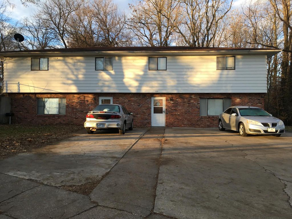 312 S 9th St, Leavenworth, KS 66048