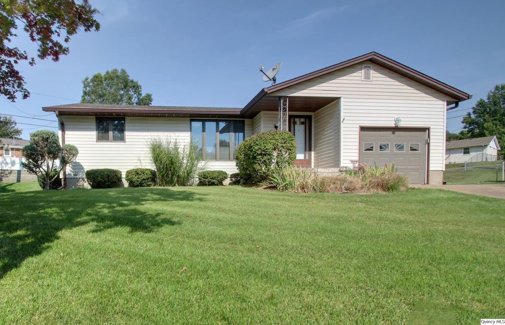 919 Anne Ave, Quincy, IL 62305
