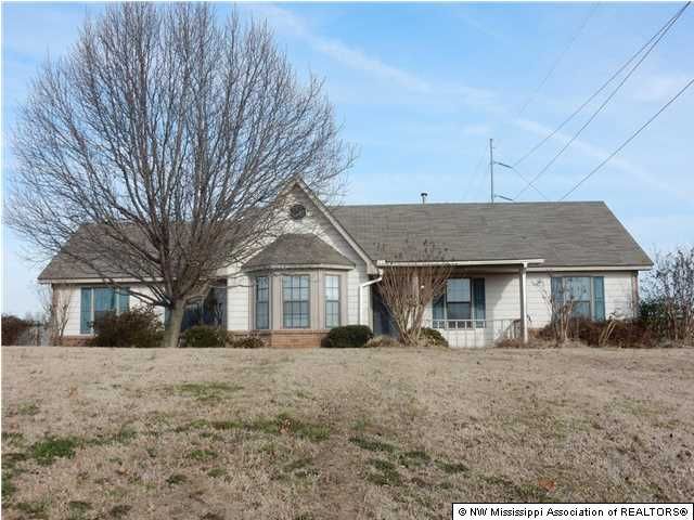 4050 Rollin Oaks Dr, Horn Lake, MS 38637