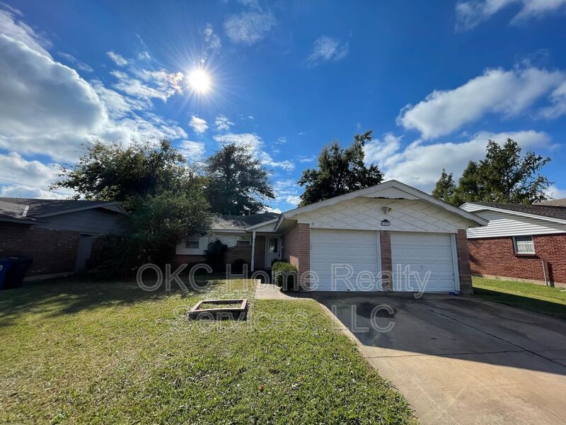 6208 SE 10th St, Midwest City, OK 73110