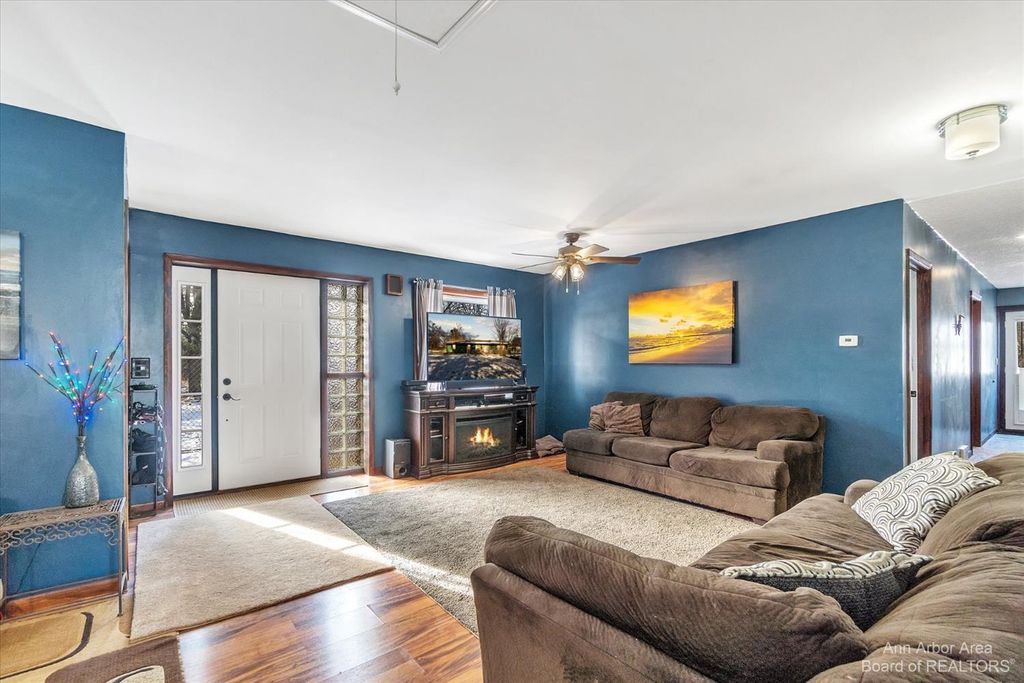 3532 Harding Rd, Jackson, MI 49203