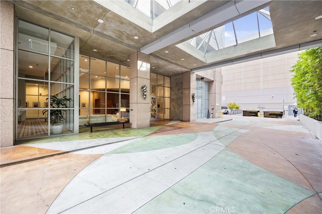 801 S  Grand Ave #1404, Los Angeles, CA 90017