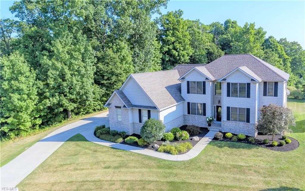 1123 Foxglove Cir, Cuyahoga Falls, OH 4 Bed, 4 Bath SingleFamily