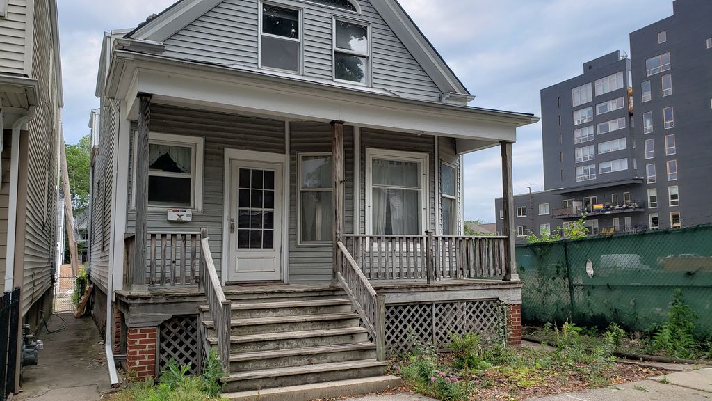 1632 W Hollywood Ave, Chicago, IL 60660