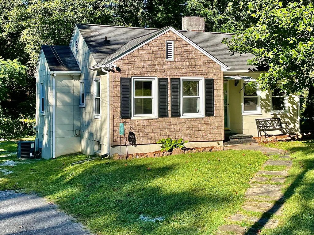 5405 Greencrest Rd, Knoxville, TN 37918