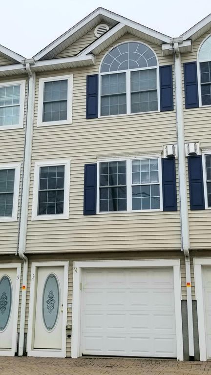 47 Alder St #3, Waltham, MA 02453