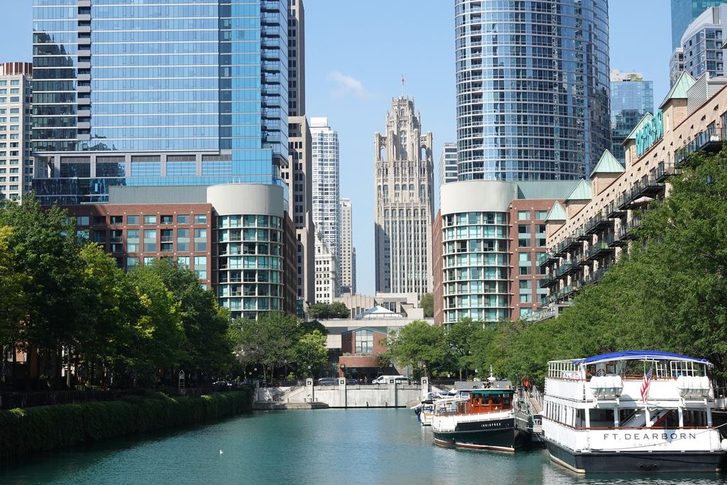 440 N McClurg Ct #802, Chicago, IL 60611