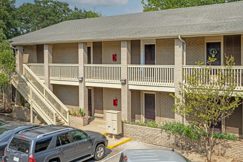1329 W Mary St, Austin, TX 78704