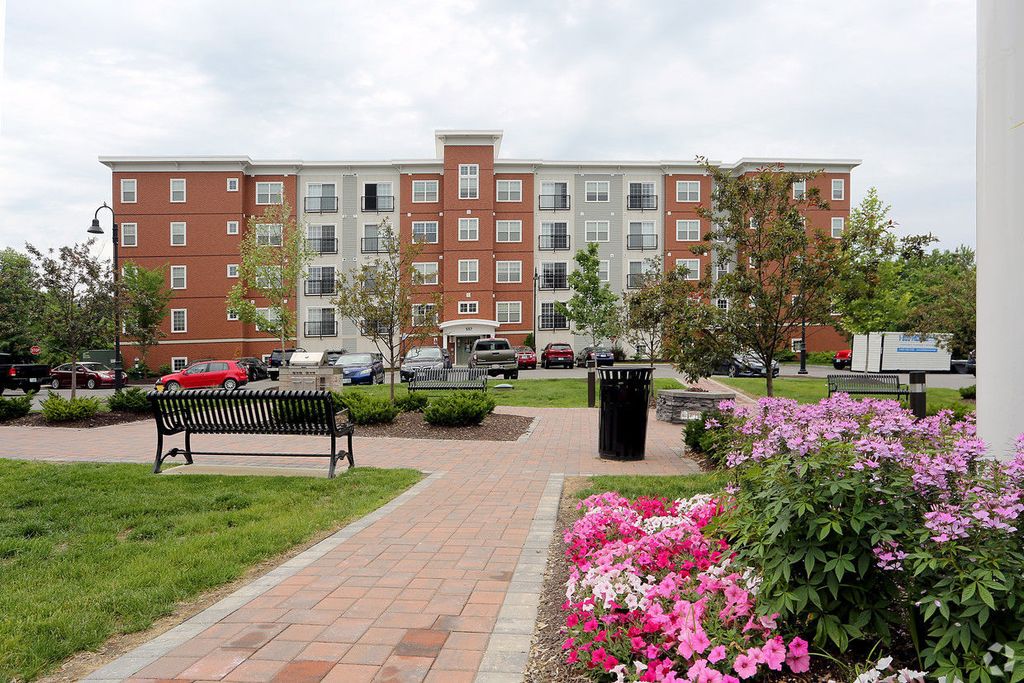 557 S Commercial St, Manchester, NH 03101