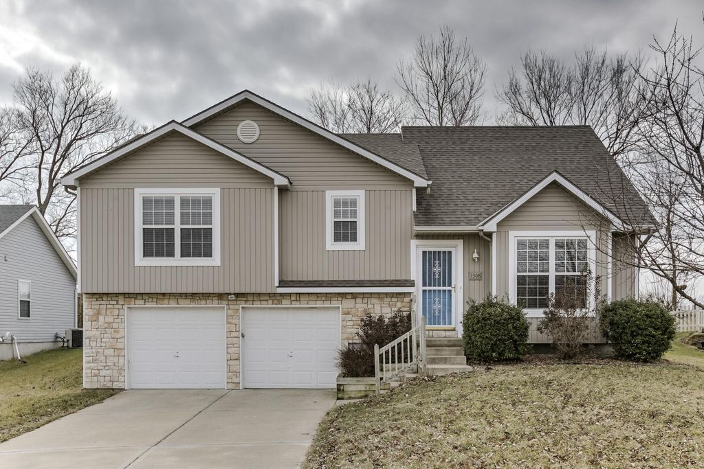 1308 Fox Run Trl, Platte City, MO 64079