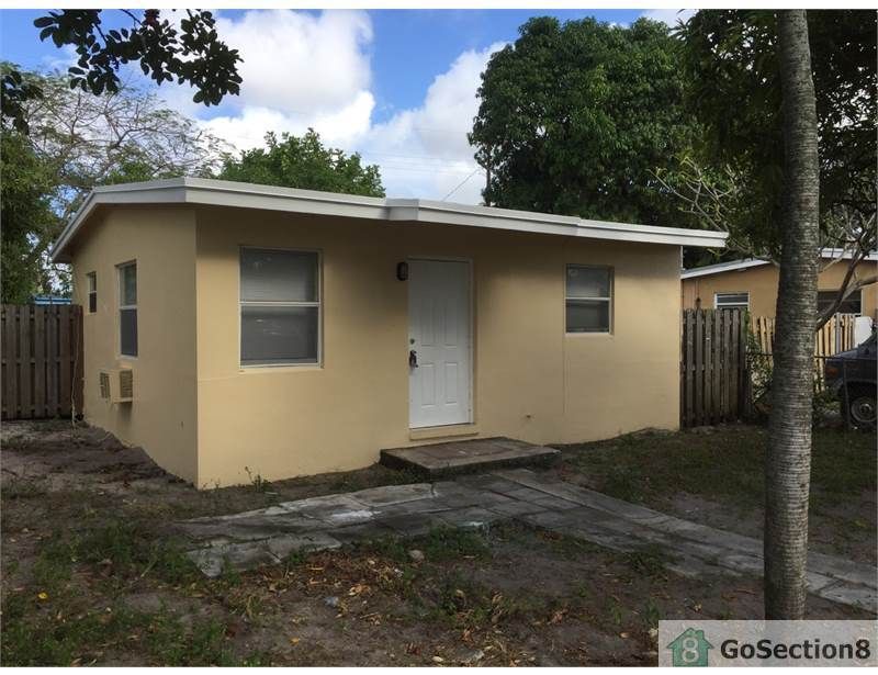 1563 NW 10th Pl, Fort Lauderdale, FL 33311