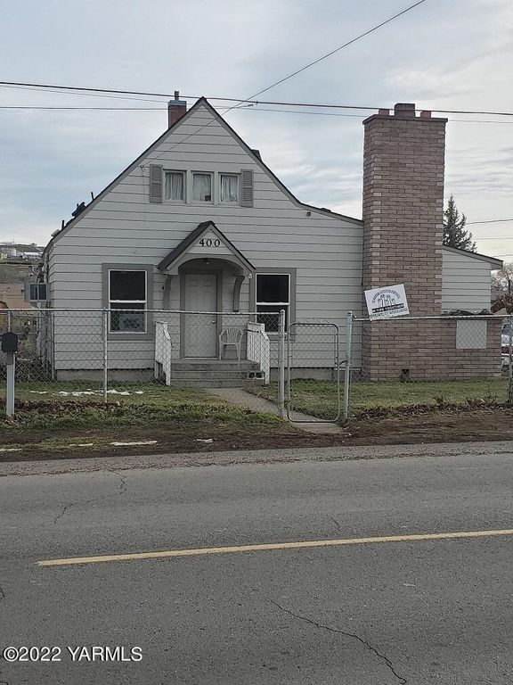 400 Sunnyside Ave, Granger, WA 98932