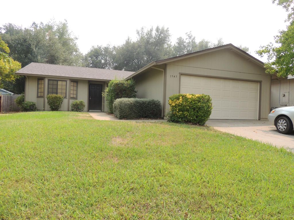 1945 Carleton St, Redding, CA 96002