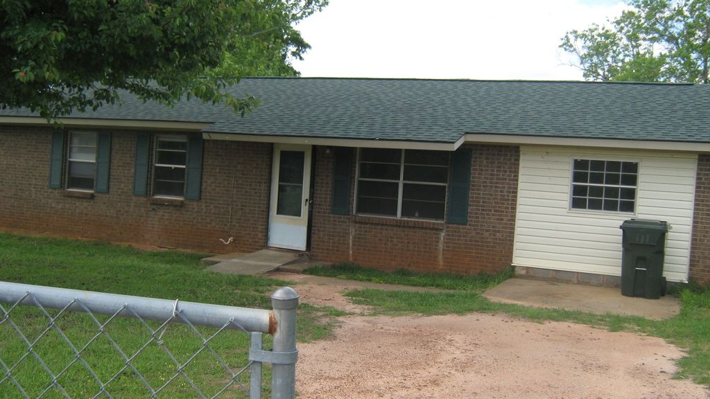 5910 W Main St, Dothan, AL 0.5 Bath SingleFamily Home Trulia