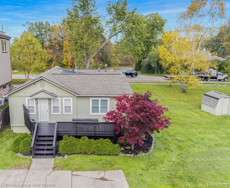 4125 Green Lake Rd, West Bloomfield, MI 48324