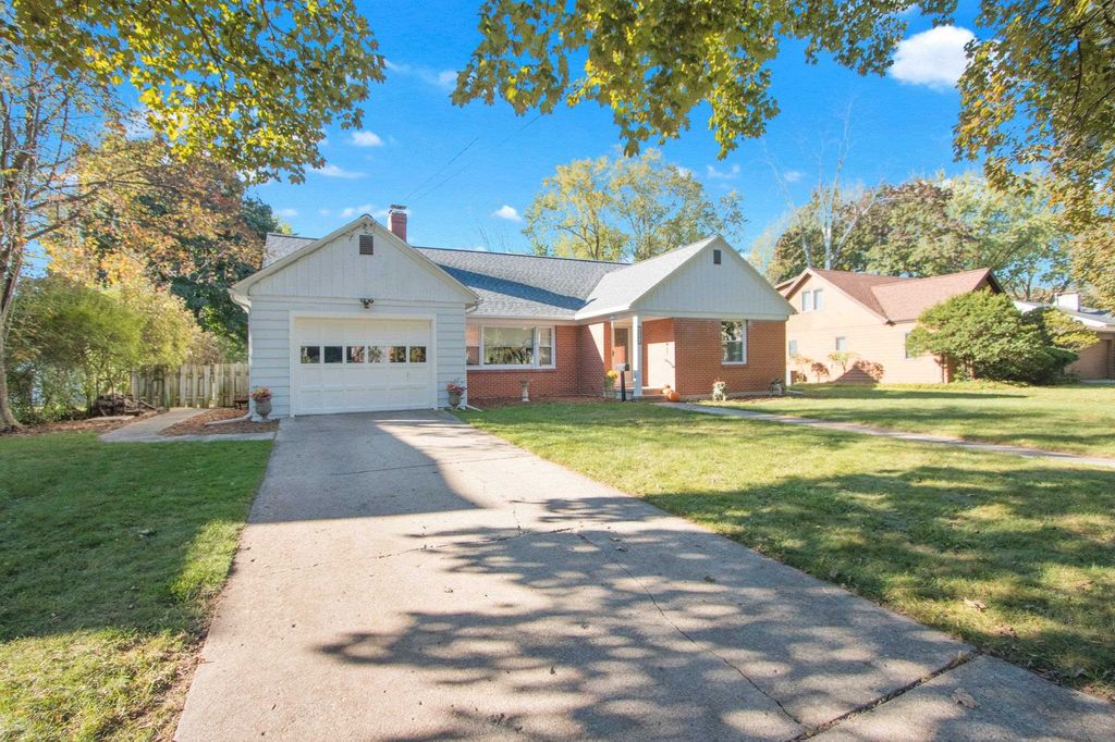 1206 McCormick St, Green Bay, WI 54301