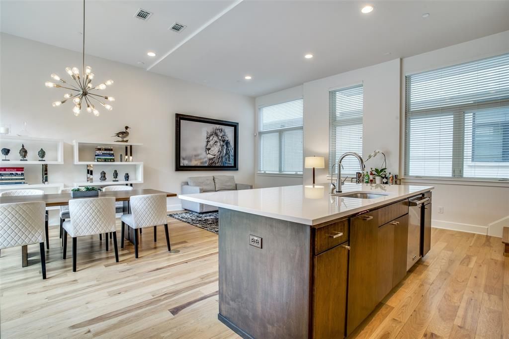 2339 Centurion Ct, Dallas, TX 75204