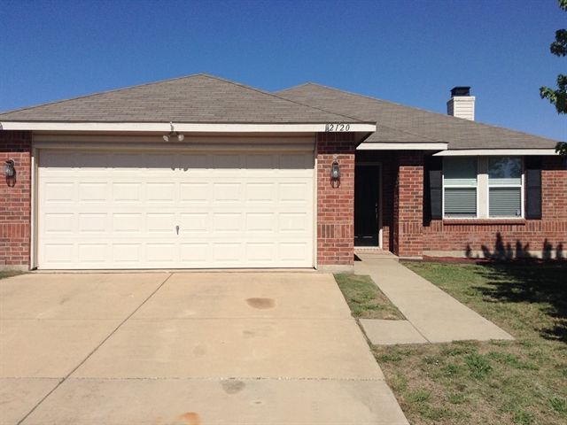 2120 Panorama Ln, Grand Prairie, TX 75052