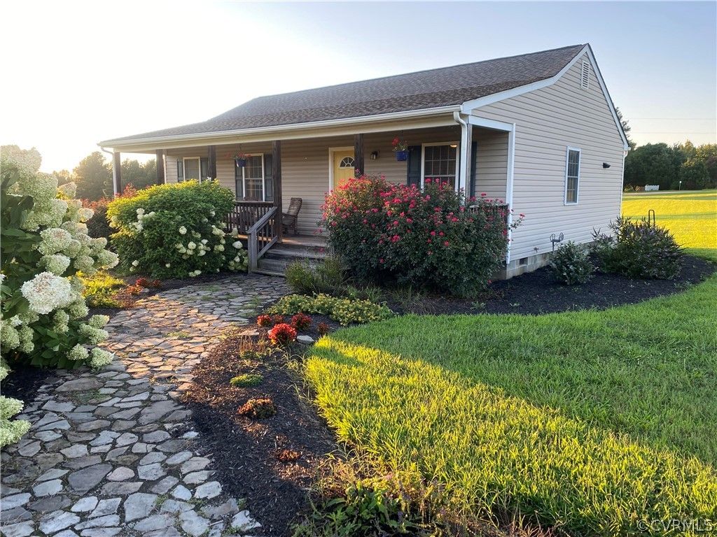 10180 Peachtree Ln, Amelia Court House, VA 23002