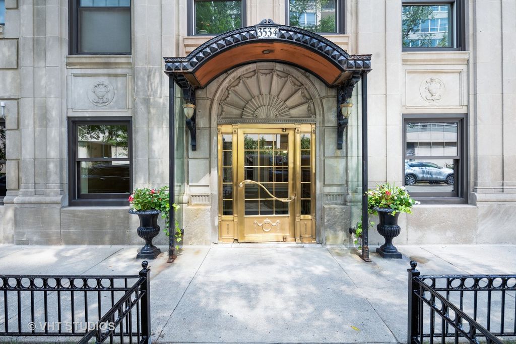 3534 N Lake Shore Dr #5C, Chicago, IL 60657