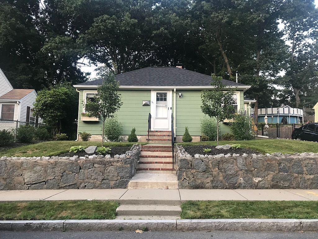 91 Deforest St, Hyde Park, MA 02136