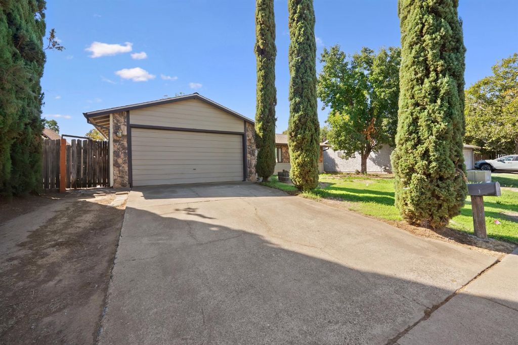 8972 Gainsboro Way, Sacramento, CA 95826