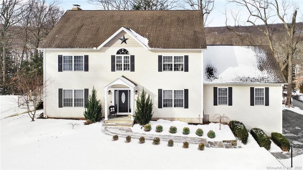 24 Cherokee Rd, Oxford, CT 06478