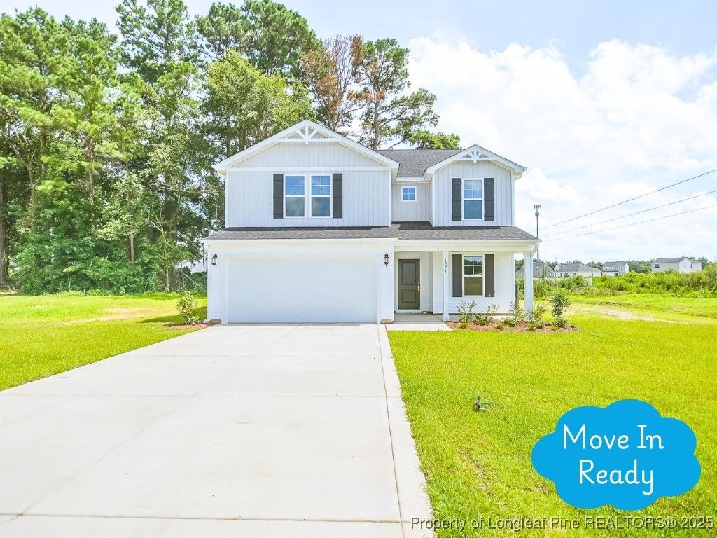 1924 Bulldog Ln, Hope Mills, NC 28348
